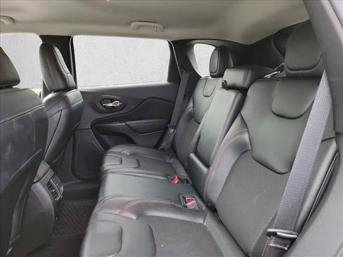 Used 2022 Jeep Cherokee Trailhawk AWD/4WD image 11