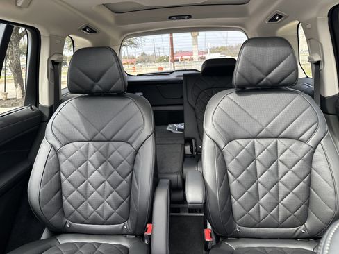 Certified 2025 BMW X7 xDrive40i w/ Premium Package image 33