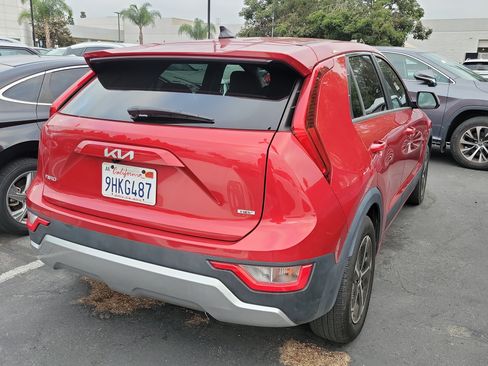 Used 2023 Kia Niro LX FWD image 4