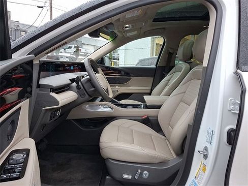 Used 2024 Lincoln Nautilus Reserve w/ Equipment Group 202A image 13