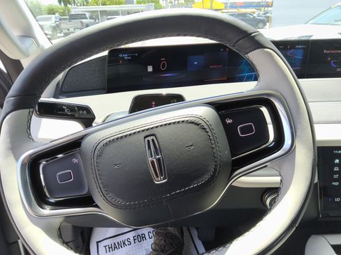New 2026 Lincoln Navigator Reserve AWD/4WD image 28
