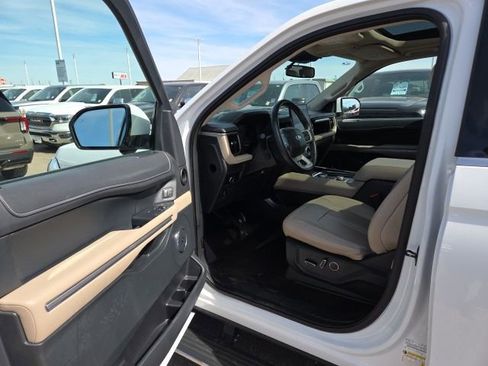 Used 2023 Ford Expedition Max Limited image 8