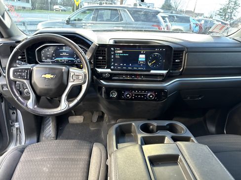 Used 2022 Chevrolet Silverado 1500 LT image 12