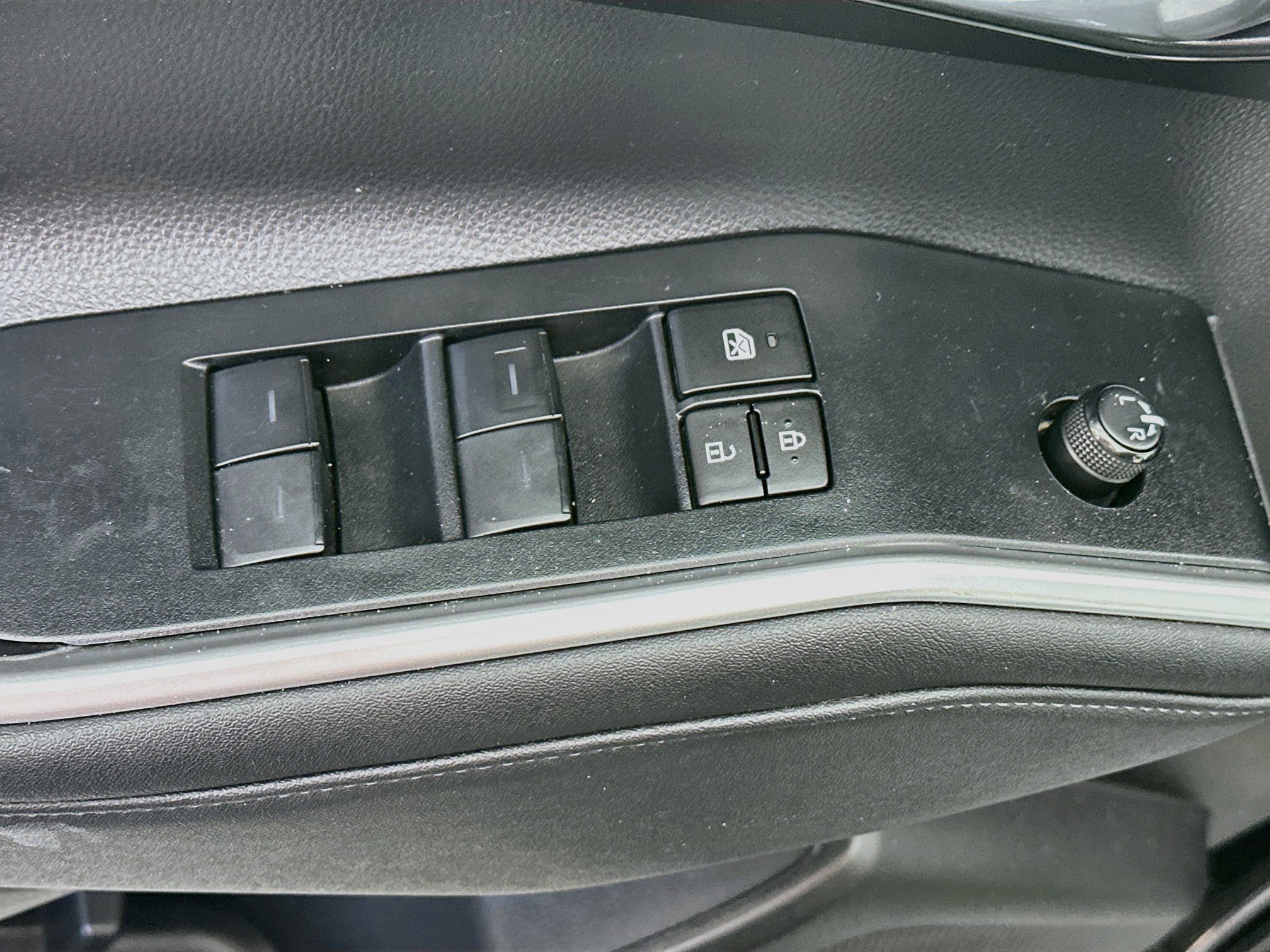 Used 2023 Toyota Highlander XLE AWD/4WD image 17