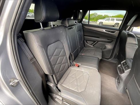 Used 2024 Volkswagen Atlas Cross Sport SE FWD image 26
