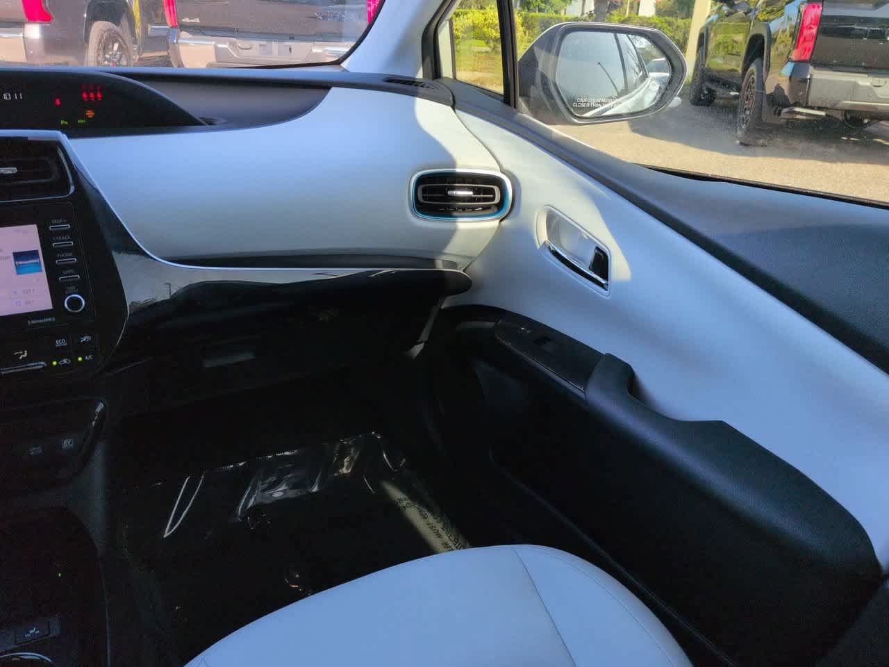 Certified 2021 Toyota Prius XLE FWD image 16