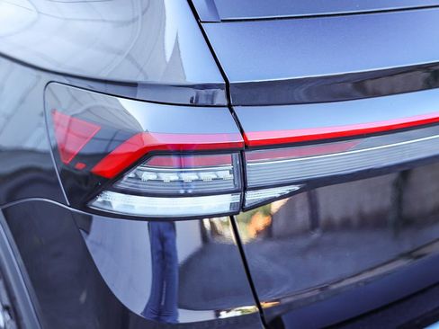 New 2026 Volkswagen Taos S image 9