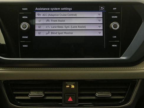 Used 2024 Volkswagen Taos SE AWD/4WD image 32