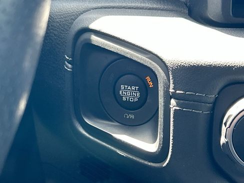Used 2024 Jeep Gladiator Mojave AWD/4WD image 36