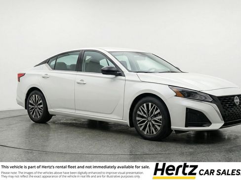 Used 2025 Nissan Altima 2.5 SV image 1