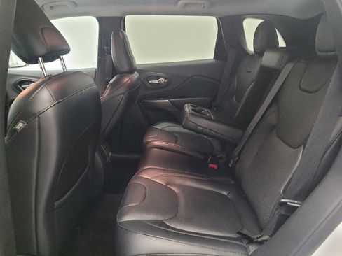 Used 2019 Jeep Cherokee Limited w/ Luxury Group FWD image 18