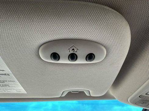 Used 2013 Lincoln MKZ image 41