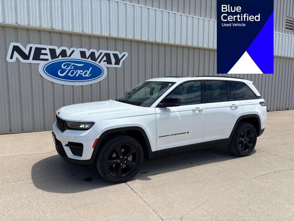 Used 2022 Jeep Grand Cherokee Altitude AWD/4WD image 1