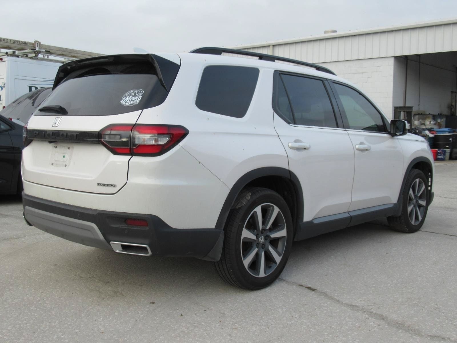 Used 2025 Honda Pilot Touring image 4