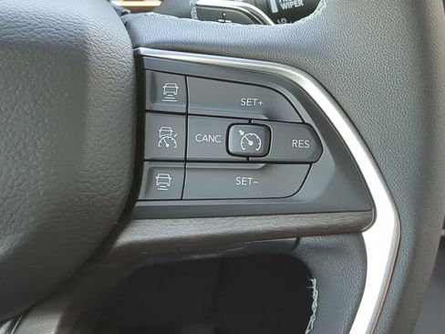 New 2025 Jeep Grand Cherokee L Limited w/ Luxury Tech Group II image 25