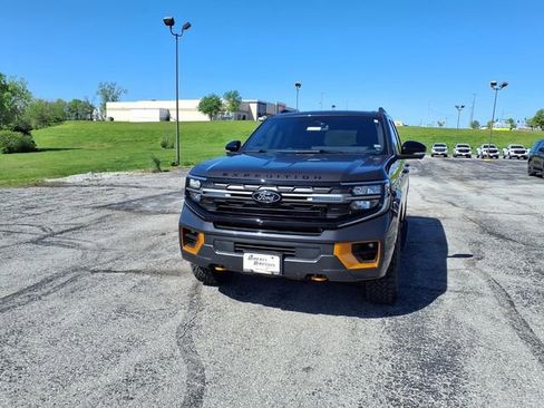 Used 2025 Ford Expedition Tremor AWD/4WD image 40