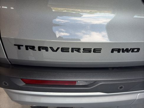 Used 2025 Chevrolet Traverse Z71 AWD/4WD image 10