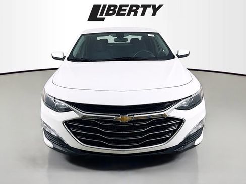 Used 2020 Chevrolet Malibu LT image 2