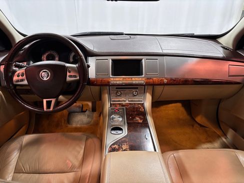 Used 2011 Jaguar XF image 10