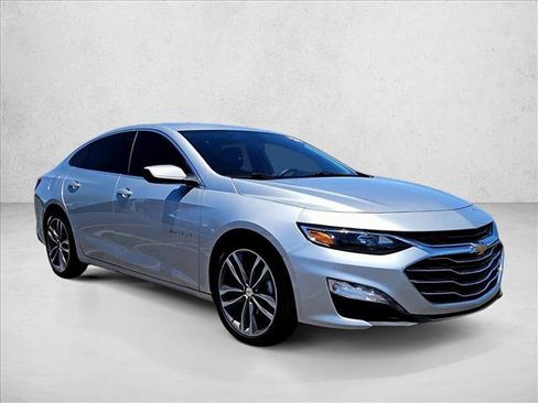 Certified 2022 Chevrolet Malibu LT FWD image 2