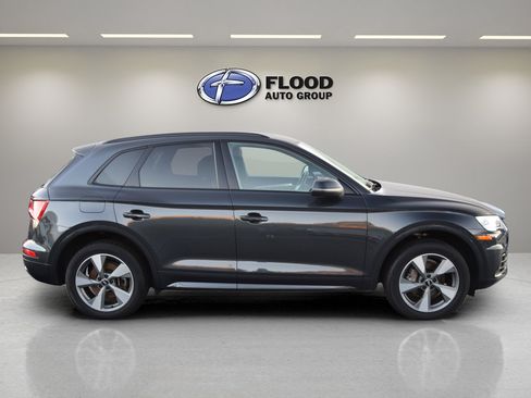 Used 2020 Audi Q5 2.0T Premium w/ Titanium Sport Package image 3