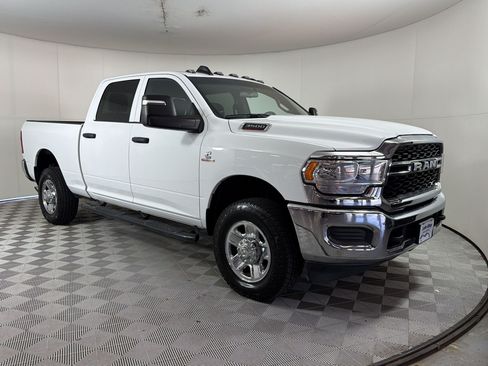 Used 2024 RAM 3500 Tradesman w/ Chrome Appearance Group AWD/4WD image 7