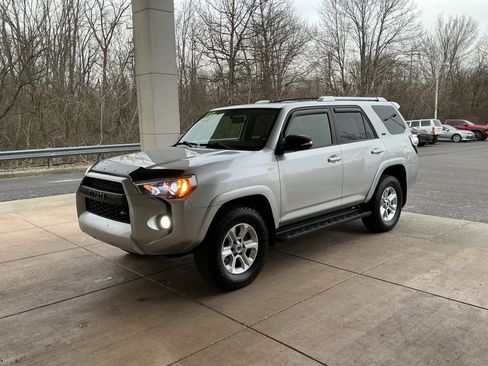 Used 2015 Toyota 4Runner SR5 image 3