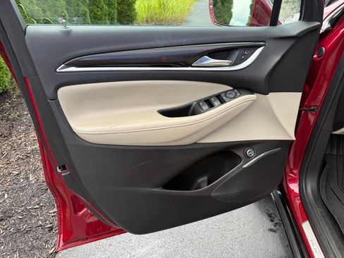 Used 2019 Buick Enclave Essence FWD image 10