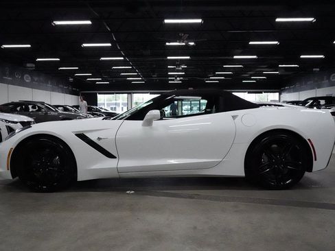 Used 2019 Chevrolet Corvette Stingray Convertible w/ 2LT Preferred Equipment Group RWD image 2