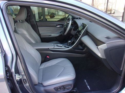 Used 2020 Toyota Avalon Limited w/ Advanced Safety Package image 13