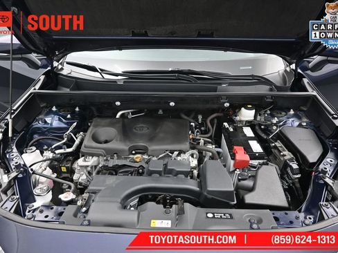 Used 2025 Toyota RAV4 XLE AWD/4WD image 32