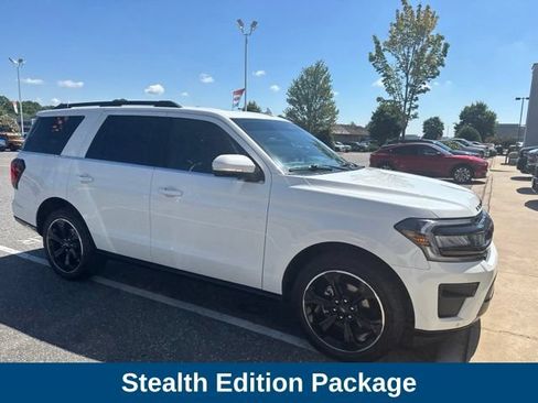 Used 2022 Ford Expedition Limited AWD/4WD image 4