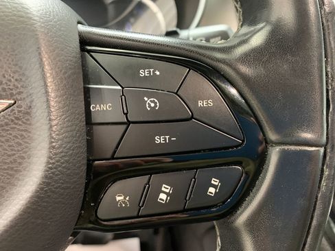 Used 2022 Chrysler Pacifica Limited w/ S Appearance Package image 15