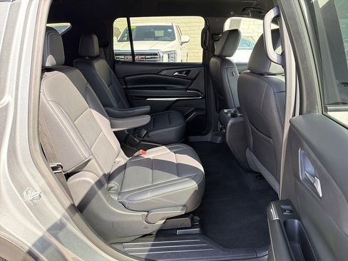 Used 2025 Chevrolet Traverse LT AWD/4WD image 26