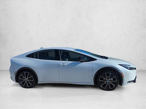 Certified 2025 Toyota Prius XLE image 4