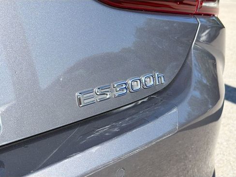 Used 2019 Lexus ES 300h w/ Premium Package image 42