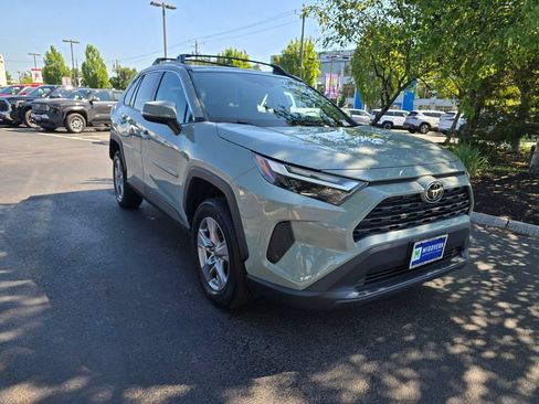 Used 2022 Toyota RAV4 XLE w/ Convenience Package AWD/4WD image 10