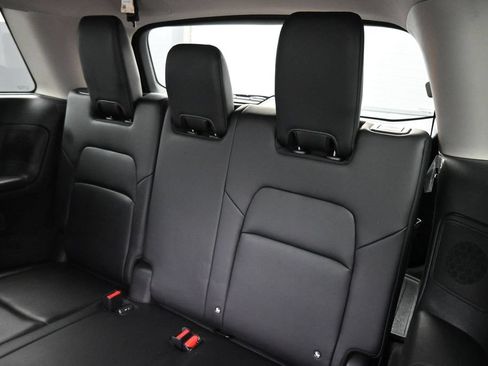 Used 2025 Nissan Pathfinder Platinum FWD image 21