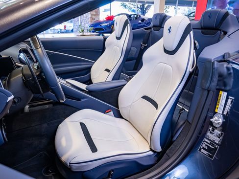 Used 2025 Ferrari Roma Spider image 11