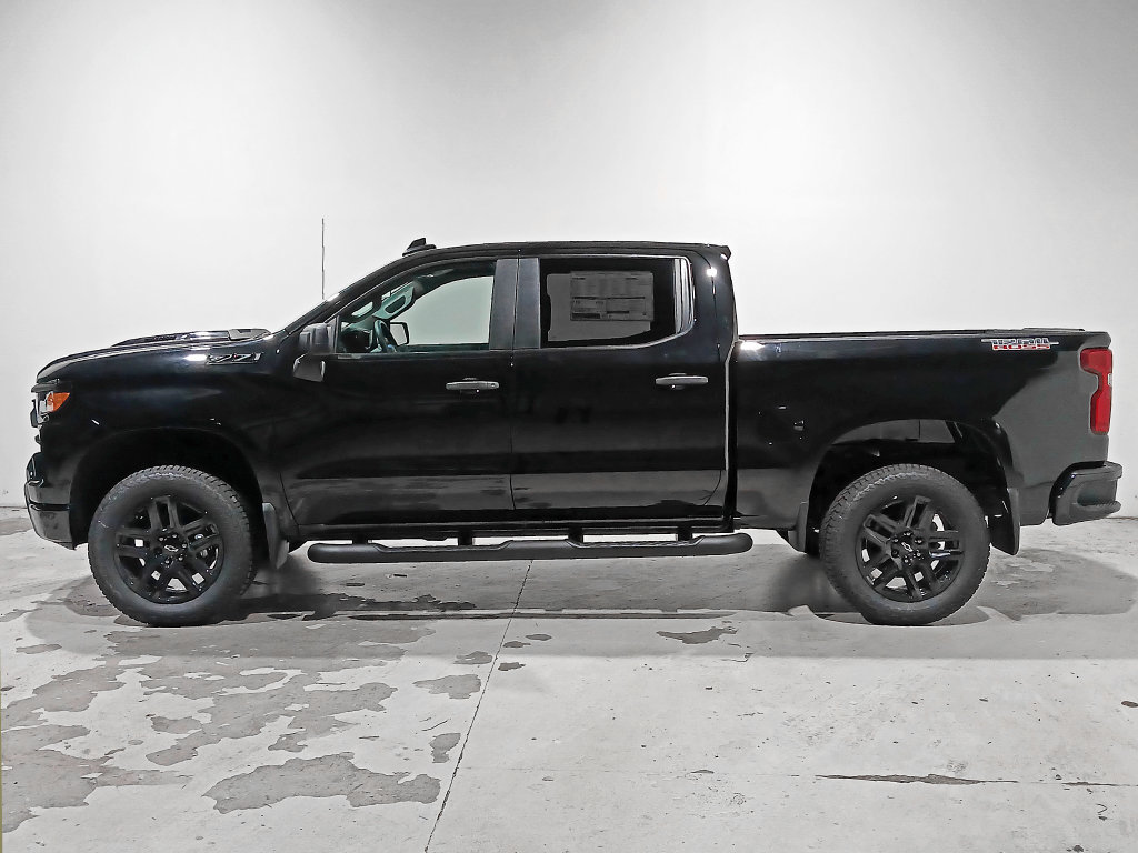 Used 2026 Chevrolet Silverado 1500 Custom Trail Boss w/ Turbomax Blackout Package AWD/4WD image 4