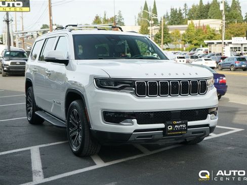 Used 2022 Jeep Wagoneer Series III w/ Convenience Group I AWD/4WD image 3