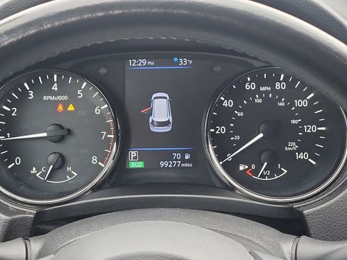 Used 2018 Nissan Rogue SV w/ Premium Package image 14