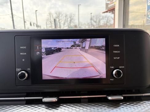 Used 2024 Kia Carnival LX image 36