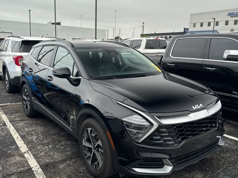 Used 2025 Kia Sportage EX w/ Premium Package FWD image 2