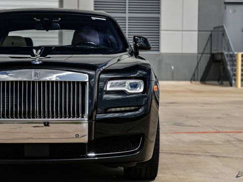 Used 2017 Rolls-Royce Ghost RWD image 34