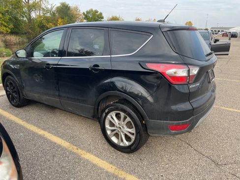 Used 2017 Ford Escape SE image 7