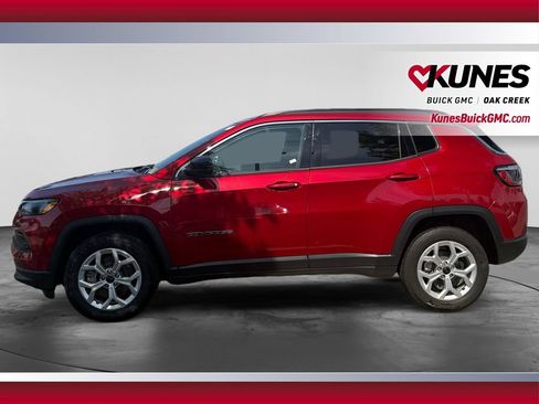 Used 2025 Jeep Compass Latitude AWD/4WD image 5