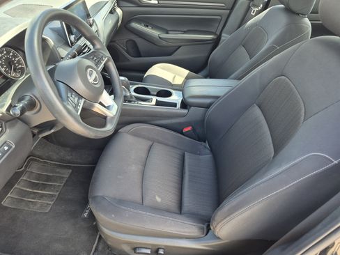 Used 2024 Nissan Altima 2.5 SV FWD image 16