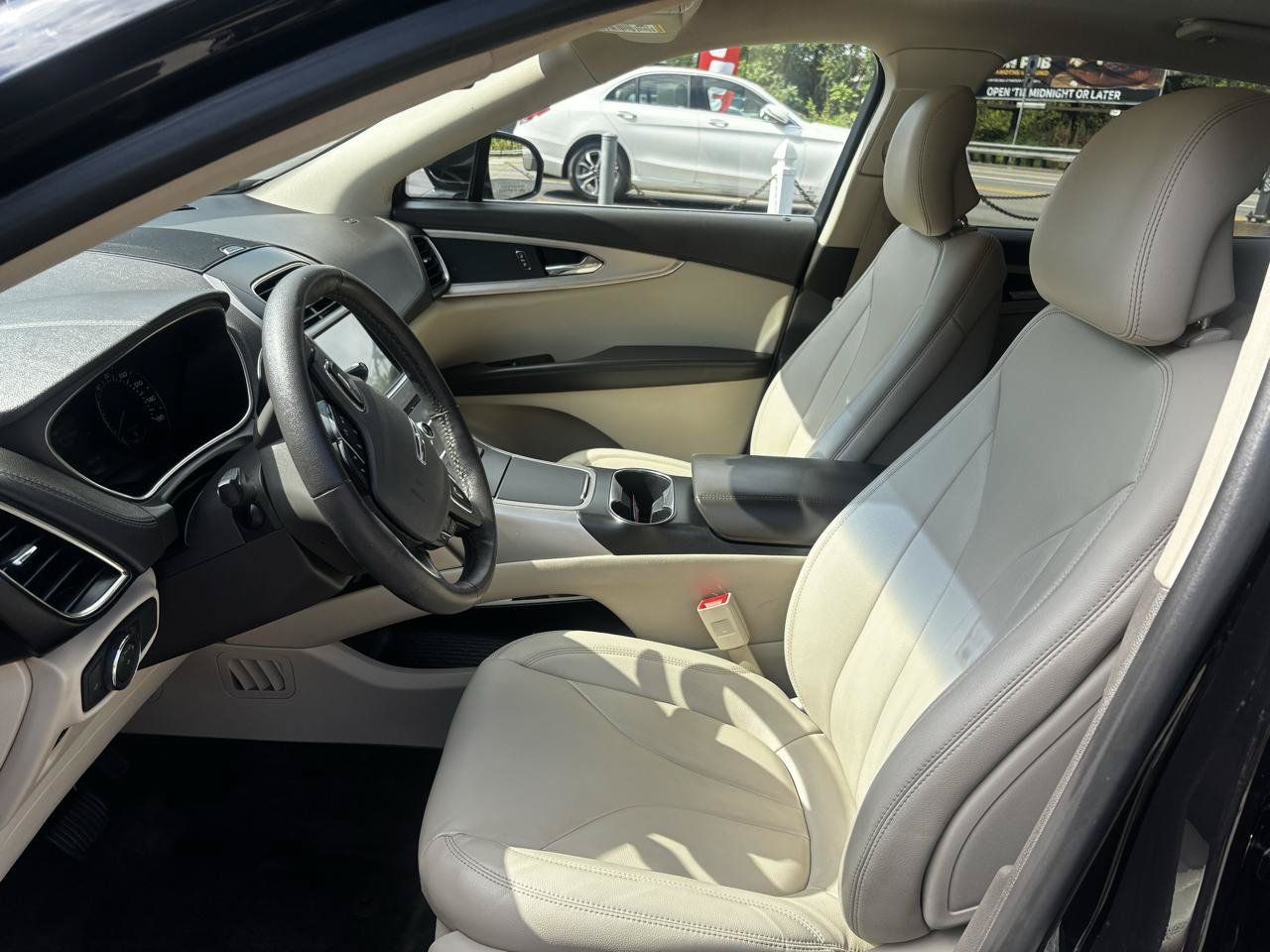 Used 2018 Lincoln MKX Premiere AWD/4WD image 11