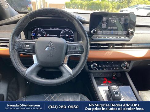 Used 2022 Mitsubishi Outlander SEL FWD image 3
